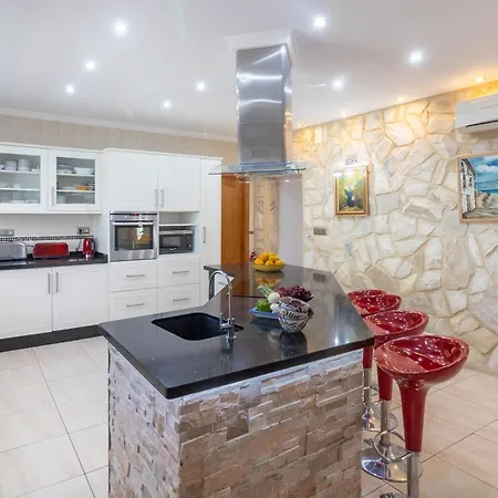 Villa Airlie By Abahana