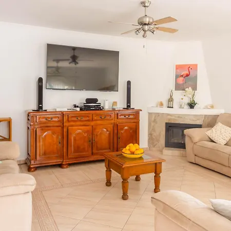 Airlie By Abahana Villa