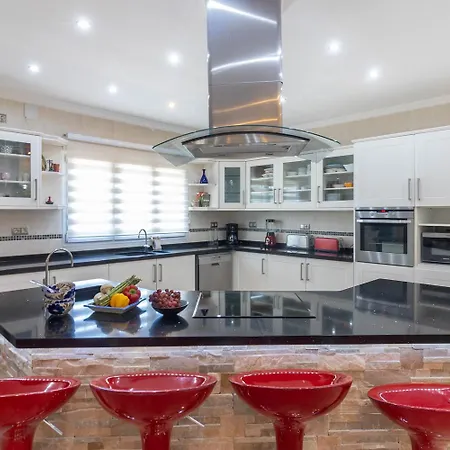 Airlie By Abahana Villa