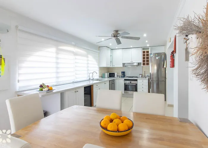 Airlie By Abahana Villa