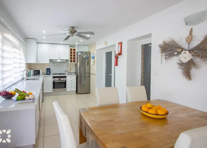 Villa Airlie By Abahana *