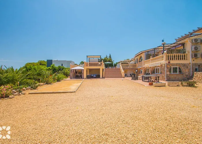 Villa Airlie By Abahana Ifach